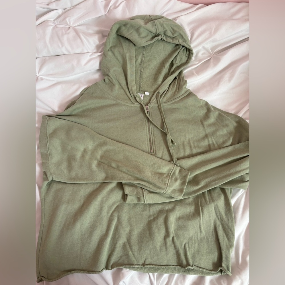 Gap women’s quarter zip sweatshirt